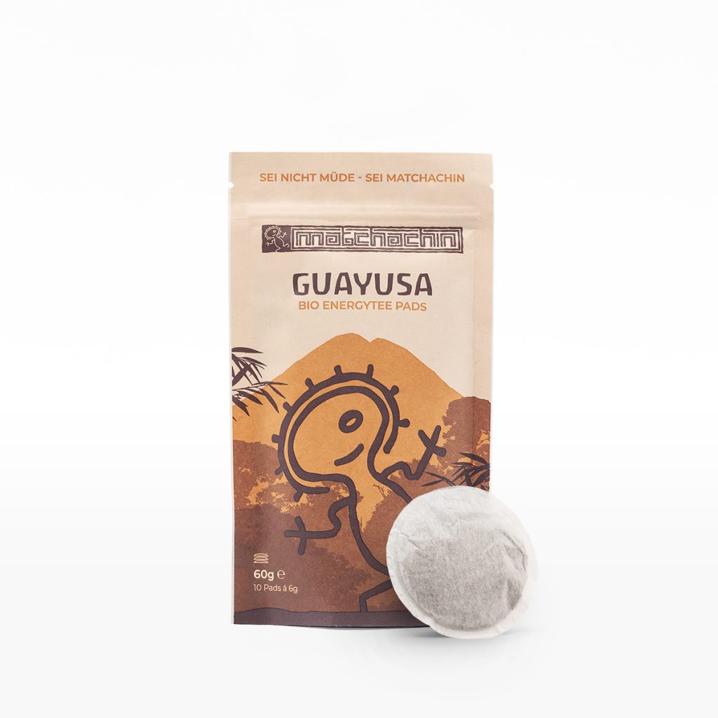 Guayusa Tee Packshot mit Pad vor der Verpackung, Vorderseite