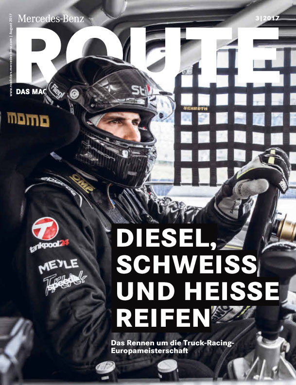 Rennfahrer am Steuer - Titelbild der Ausgabe 3/2017 ROUTE von Mercedes-Benz