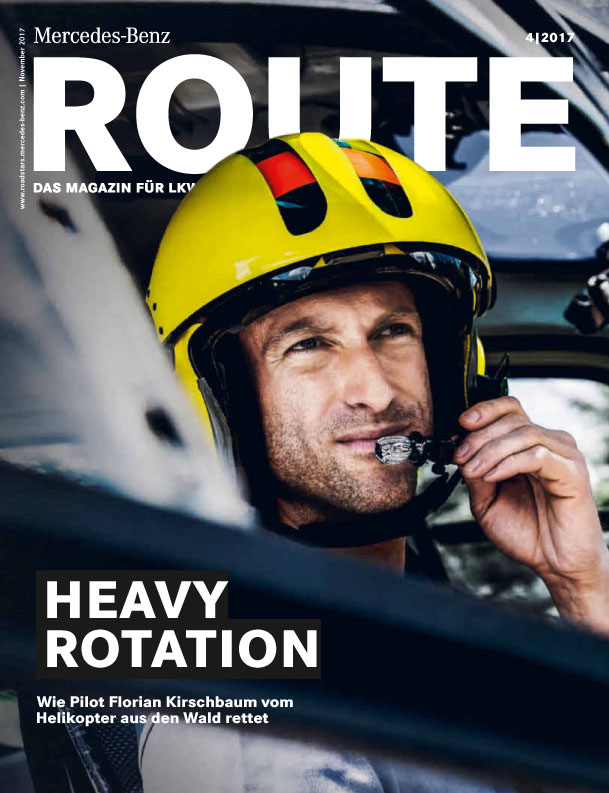 Pilot im Hubschrauber Titelcover des MAgazin ROUTE von Mercedes-Benz